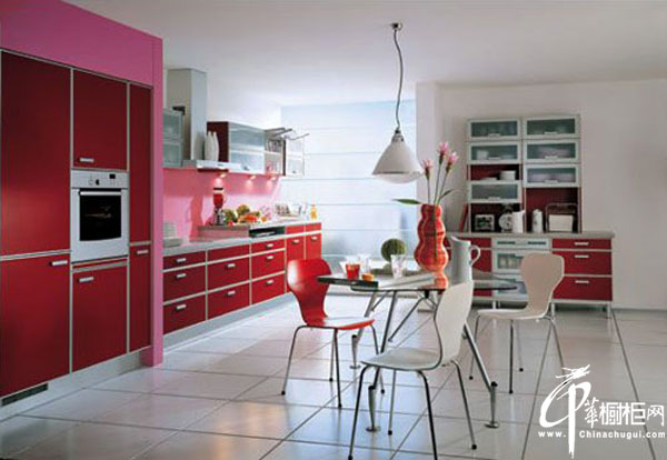 红色开放式大厨房装修效果图 红色整体橱柜-春日厨房 色彩来袭