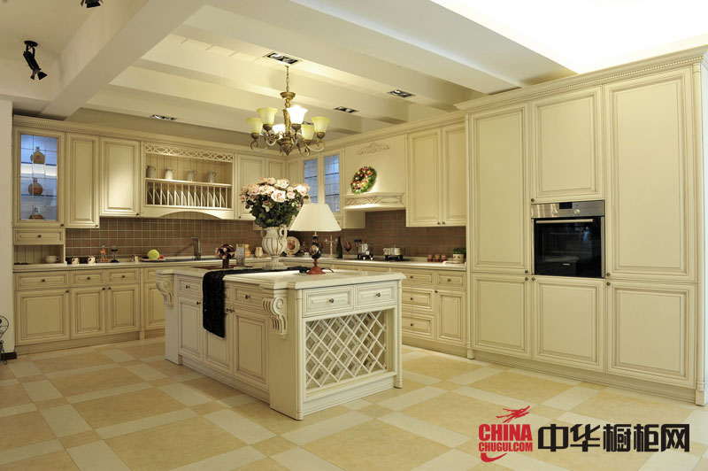 欧式风格金牌橱柜图片 米白色实木橱柜图片 厨房装修效果图大全2012图片