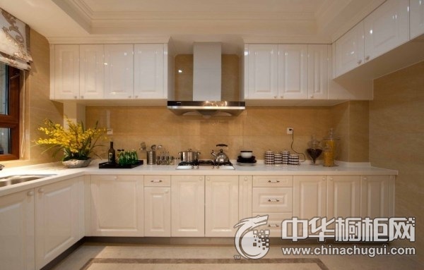 三居室简欧风厨房橱柜装修效果图 白色整体橱柜效果图
